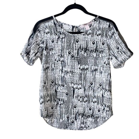 𝅺F21 B&W Ethnic Print Sheer Panel Blouse - Picture 1 of 4